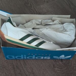 adidas Men’s White Sneaker with Green Three-Stripes NIB